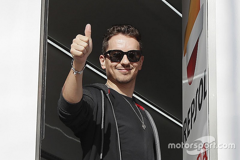 Operasi sukses, Lorenzo lewatkan tes Sepang