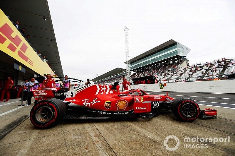 Sebastian Vettel, Ferrari SF71H, sale del garaje
