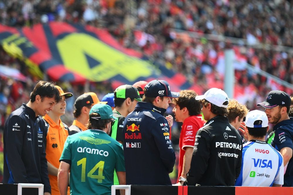 Los pilotos en el minuto de silencio por Eddie Jordan