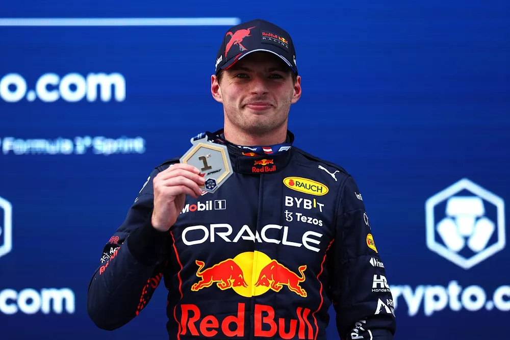 Le vainqueur du sprint Max Verstappen, Red Bull Racing RB18