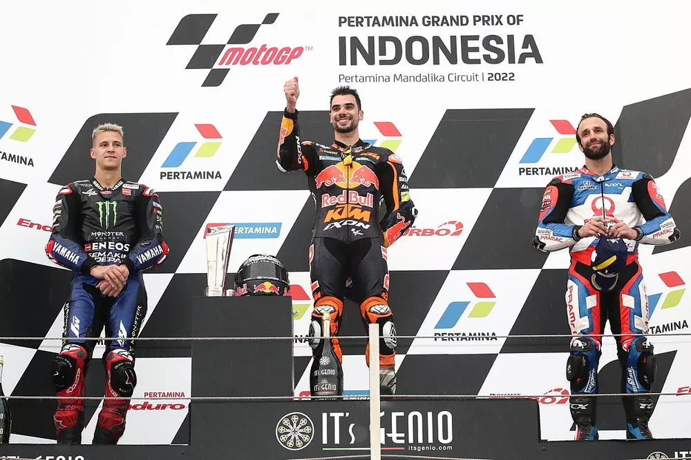 Le vainqueur Miguel Oliveira, Red Bull KTM Factory Racing, le deuxième Fabio Quartararo, Yamaha Factory Racing, le troisième Johann Zarco, Pramac Racing sur le podium