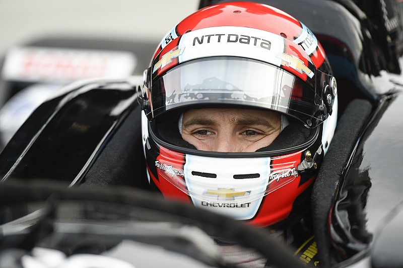 Авария в Сент-Питерсберге закончилась для гонщика IndyCar переломом руки