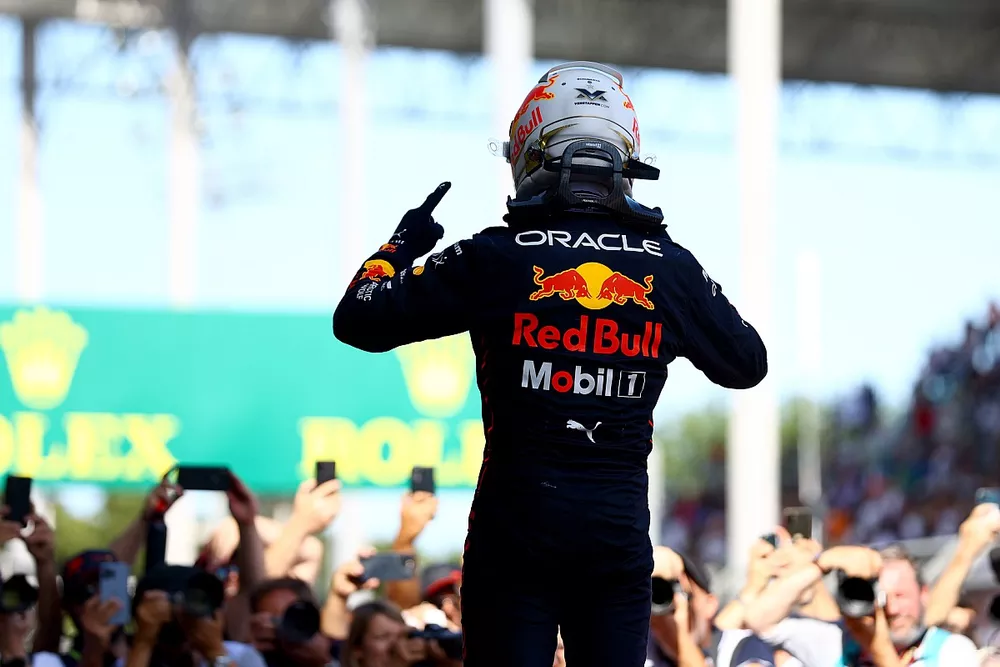 Race winnaar Max Verstappen, Red Bull Racing RB18