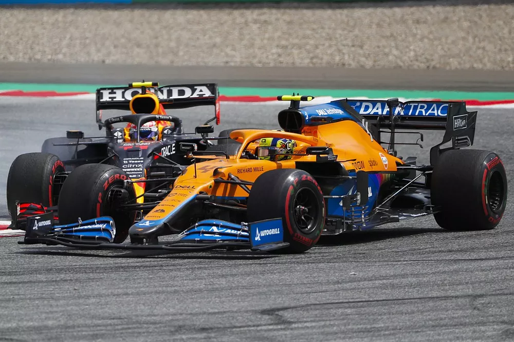 Lando Norris, McLaren MCL35M, Sergio Perez, Red Bull Racing RB16B