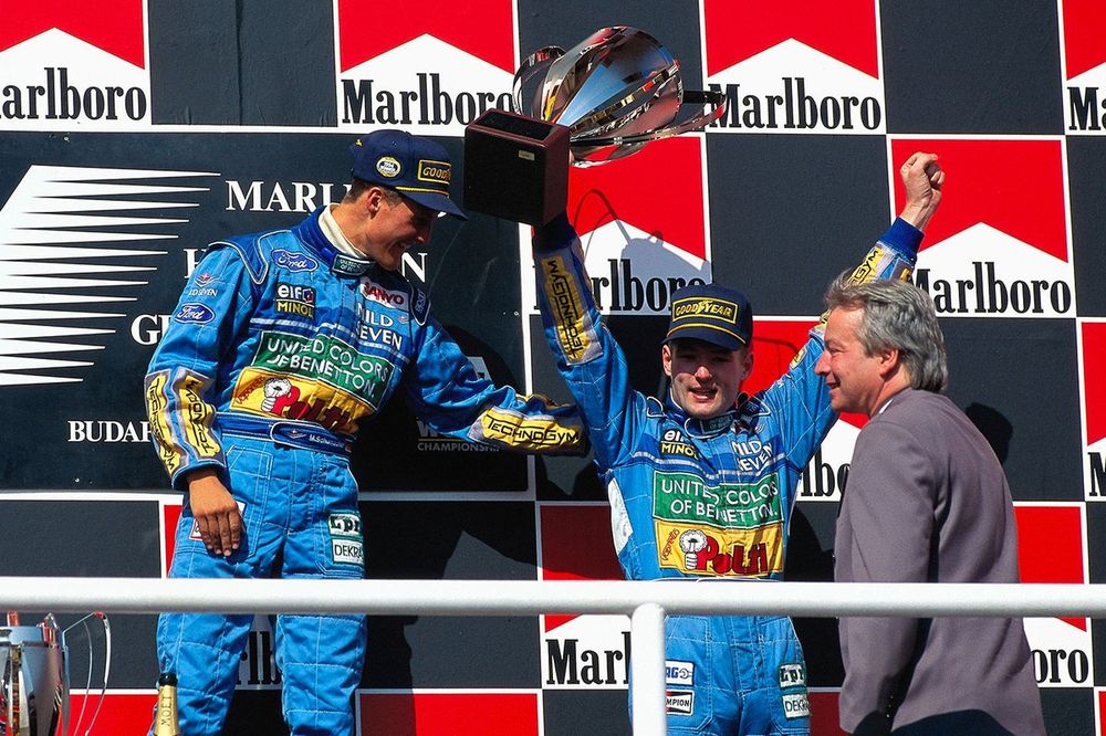 Pódio: vencedor da corrida Michael Schumacher, Benetton, terceiro lugar Jos Verstappen, Benetton