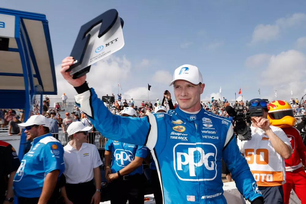 Pole sitter Josef Newgarden, Team Penske Chevrolet