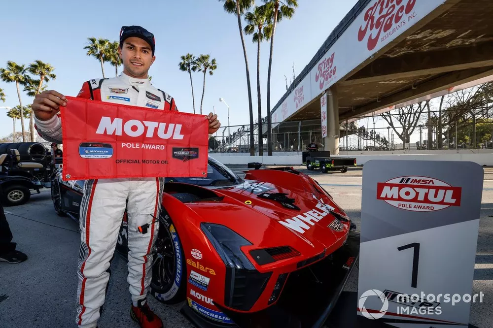 #31 Action Express Racing Cadillac V-Series.R: Pipo Derani