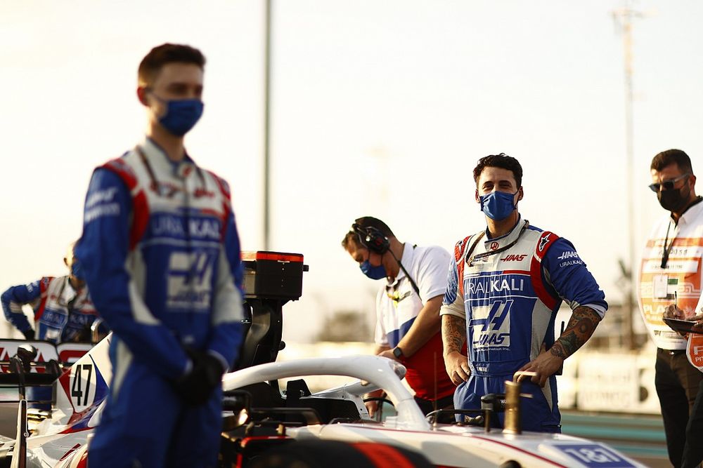 Haas F1 mechanics on the grid