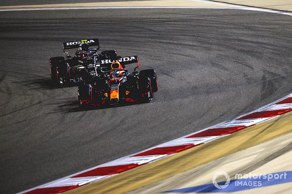 Max Verstappen, Red Bull Racing RB16B, Pierre Gasly, AlphaTauri AT02