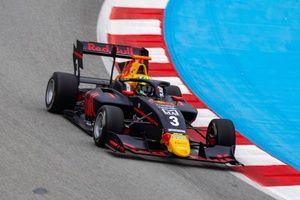 Lindblad wygrywa wieczorny chaos