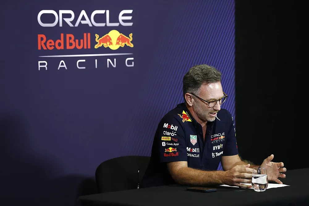 Christian Horner, team principal de Red Bull Racing, en conf&eacute;rence de presse suite aux d&eacute;clarations de la FIA concernant le d&eacute;passement de  budget