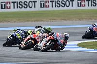 Dovizioso: &ldquo;M&aacute;rquez se mete en l&iacute;os y despu&eacute;s trata de resolverlos&rdquo;