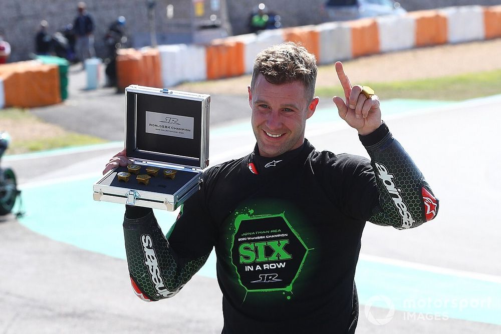 Jonathan Rea, del equipo Kawasaki Racing Team celebra su sexto Campeonato Mundial