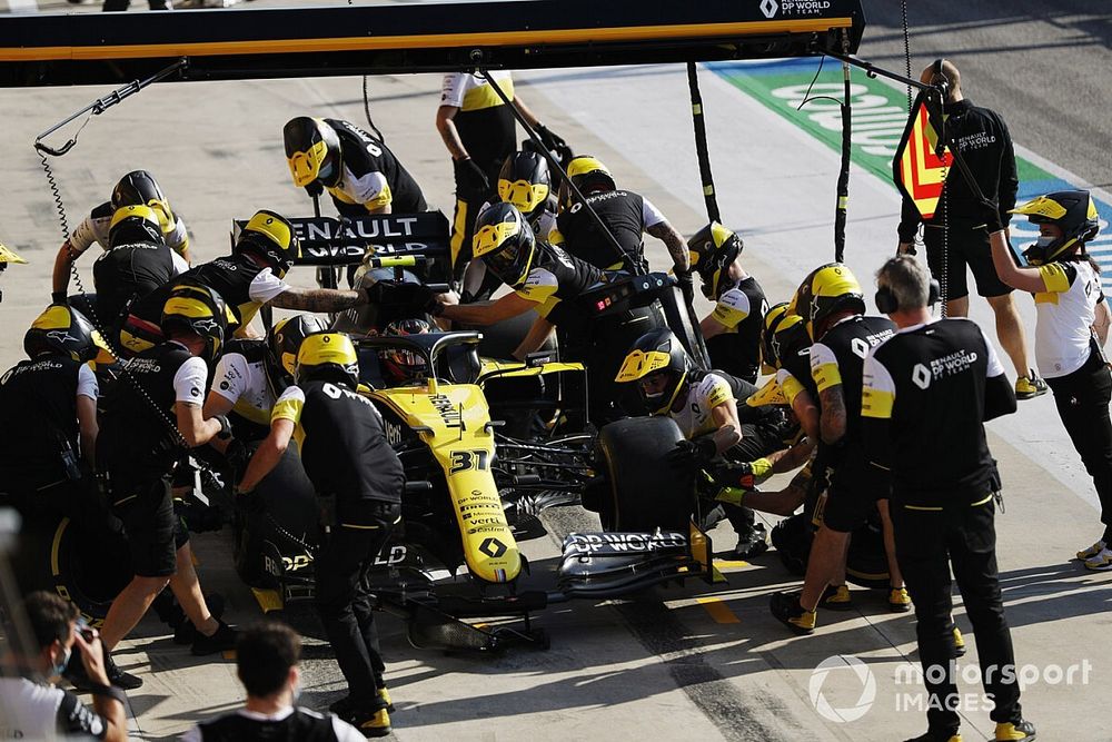 Esteban Ocon, Renault F1 Team R.S.20, in the pits during practice