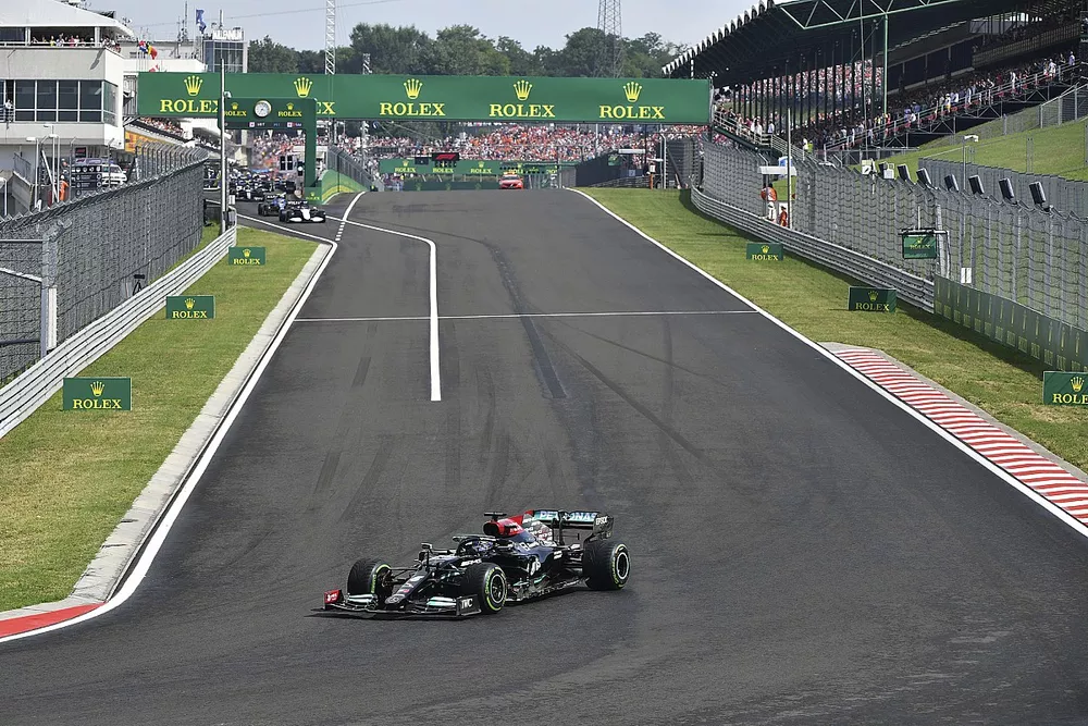 Lewis Hamilton, Mercedes W12 en la reanudaci&oacute;n