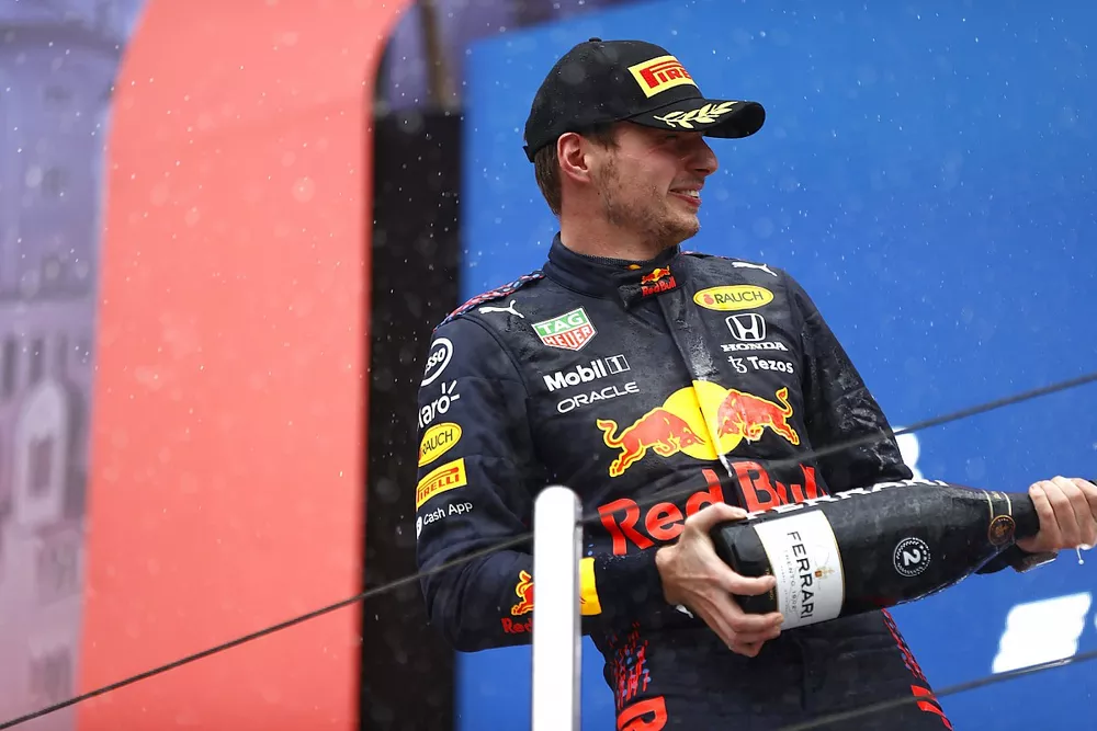 Podio: segundo lugar Max Verstappen, Red Bull Racing