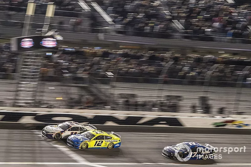 Denny Hamlin, Joe Gibbs Racing, Toyota Camry crossing the line to victory