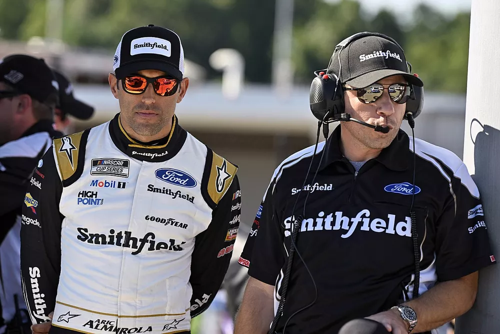 Aric Almirola, Stewart Haas Racing, Smithfield Ford Mustang and Drew Blickensderfer, Stewart Haas Racing, Ford Mustang