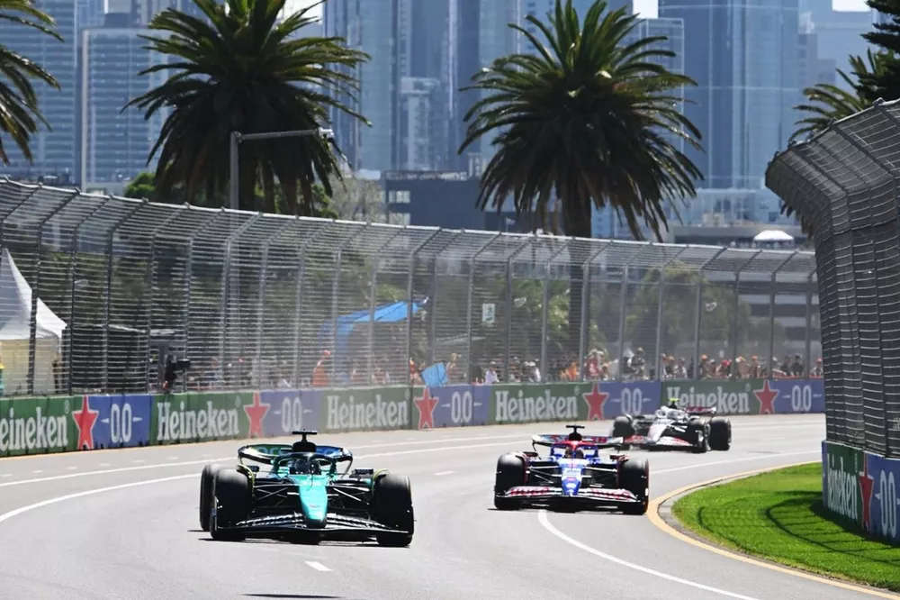 Lance Stroll, Aston Martin AMR24, Daniel Ricciardo, RB F1 Team VCARB 01, Nico Hulkenberg, Haas VF-24.