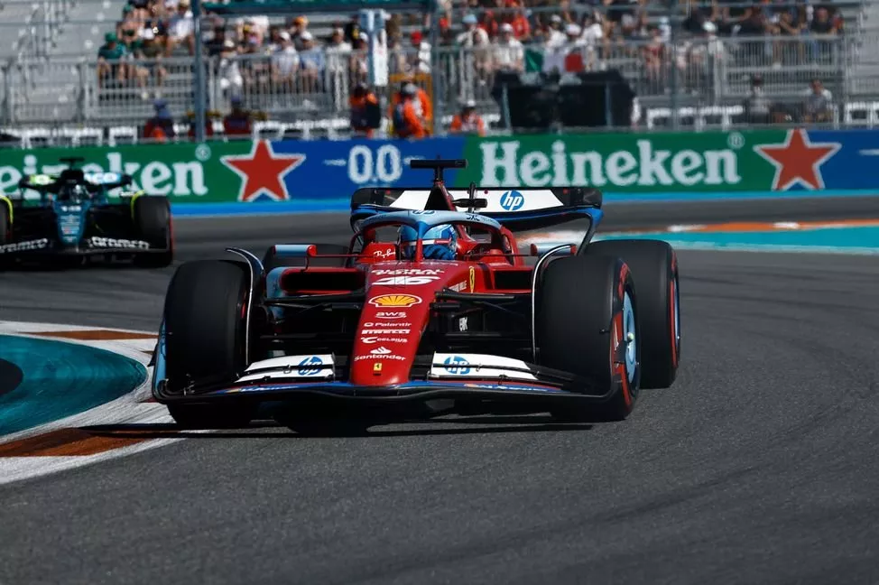 Charles Leclerc, Ferrari SF-24, Lance Stroll, Aston Martin AMR24