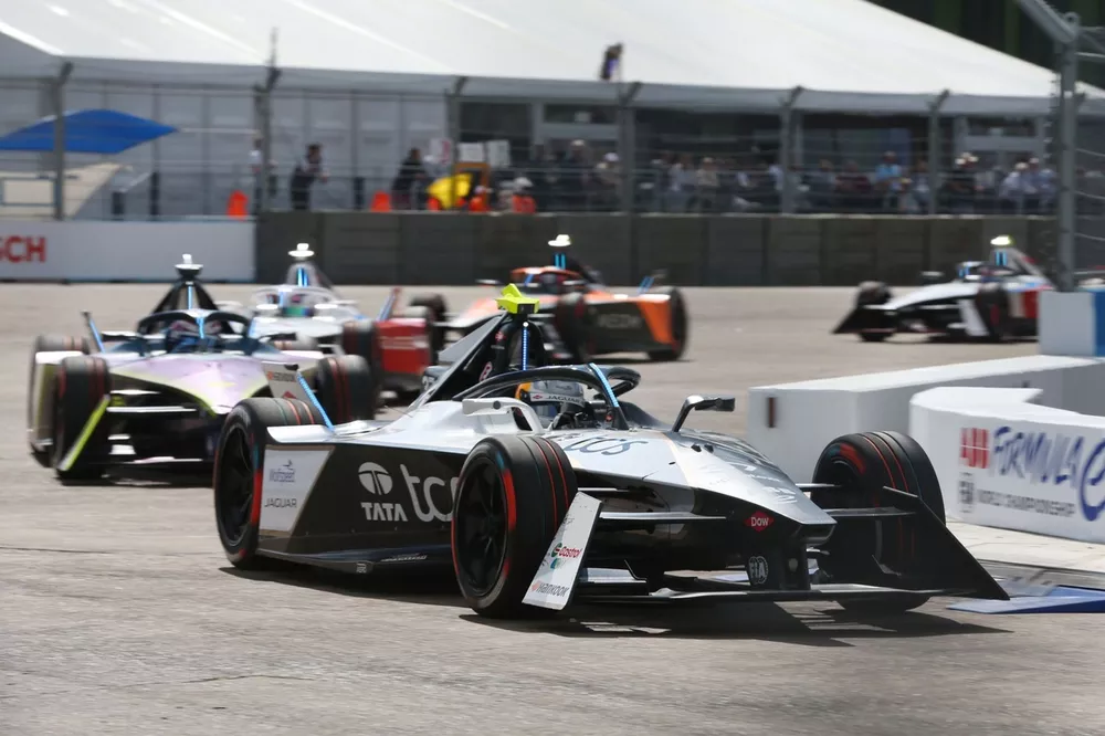 Nick Cassidy, Jaguar TCS Racing, Jaguar I-TYPE 6, Kelvin van der Linde, ABT CUPRA Formula E Team, M9Electro