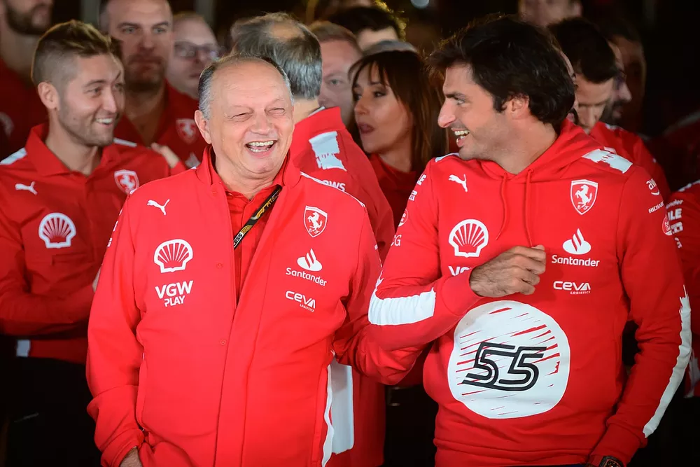 Frederic Vasseur, Team Principal and General Manager, Scuderia Ferrari,Carlos Sainz, Ferrari