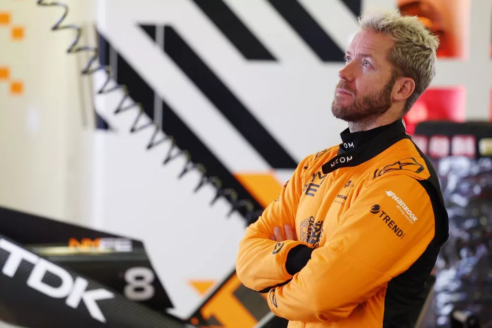 Sam Bird , NEOM McLaren Formula E Team looks on
