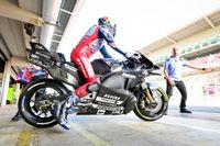 Alex M&aacute;rquez bendice la Ducati GP24: "Ha mejorado a la GP23, que era un poco traidora"