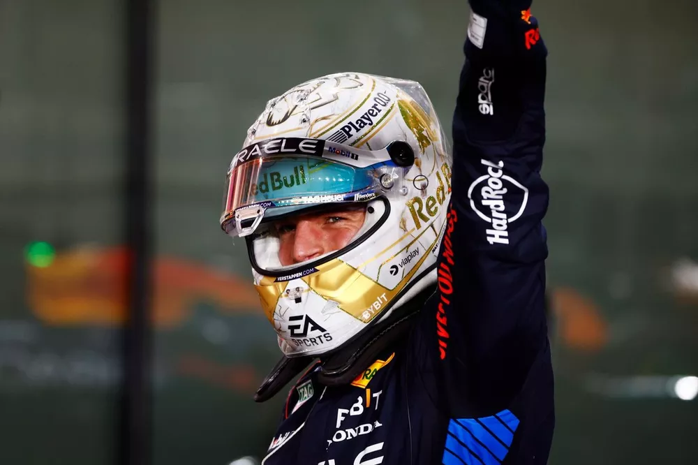 Pole man Max Verstappen, Red Bull Racing, viert feest in Parc Ferme na de kwalificatie