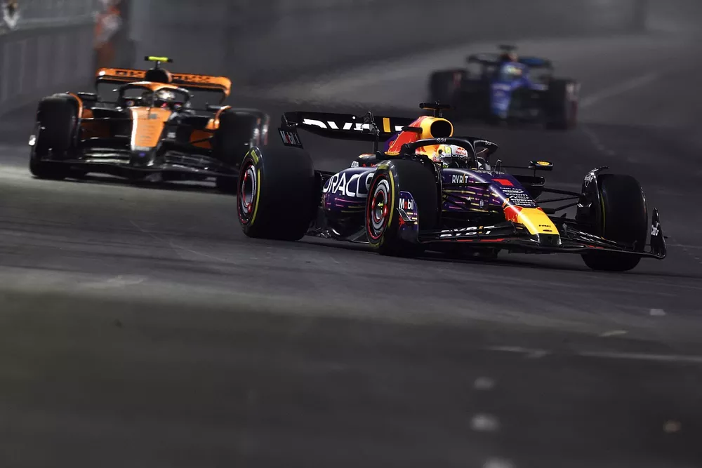Max Verstappen, Red Bull Racing RB19, Lando Norris, McLaren MCL60