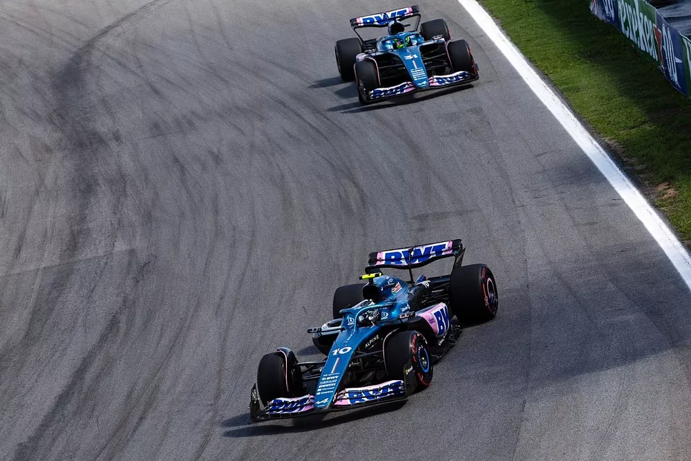 Pierre Gasly, Alpine A523, Esteban Ocon, Alpine A523