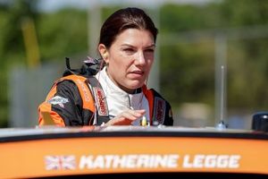 Katherine Legge será la primera mujer en correr en NASCAR en 7 años