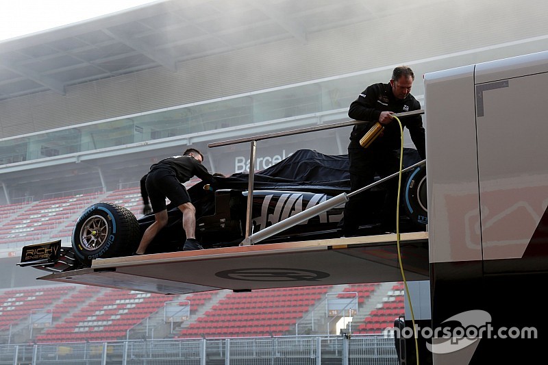 Haas, VF-19'u Barcelona'ya getirdi