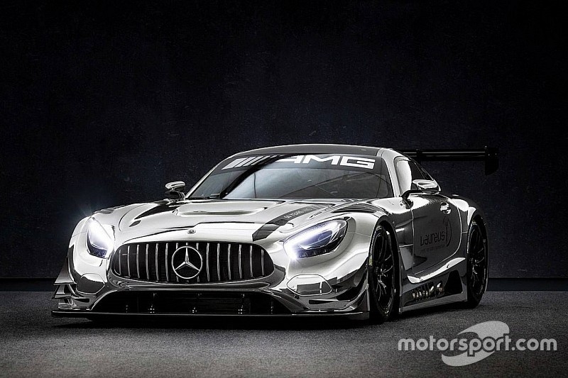 Негоночний Mercedes виставили на торги за 400 000 доларів