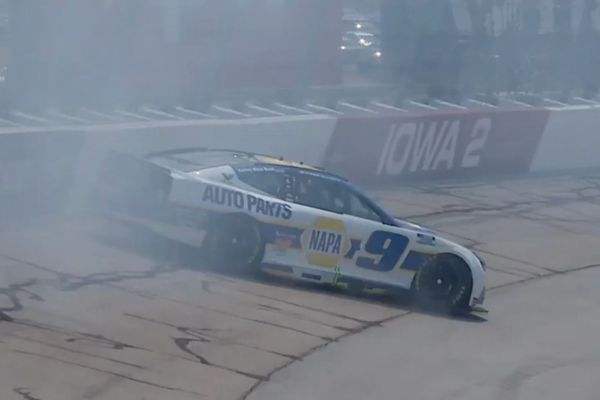 Chase Elliott sustains minor damage in NASCAR Cup Iowa practice crash