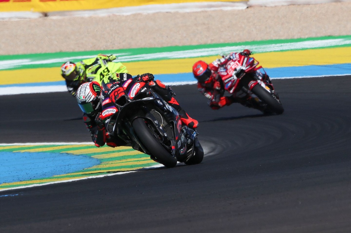 Véritable démonstration de Bezzecchi dans un GP raccourci !