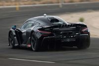 El nuevo superdeportivo de McLaren ruge con su V8 en el desierto