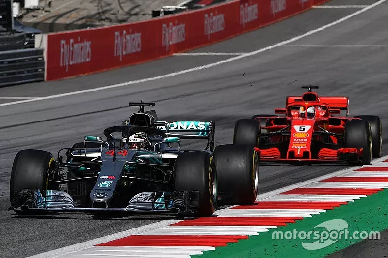 Lewis Hamilton, Mercedes-AMG F1 W09 leads Sebastian Vettel, Ferrari SF71H