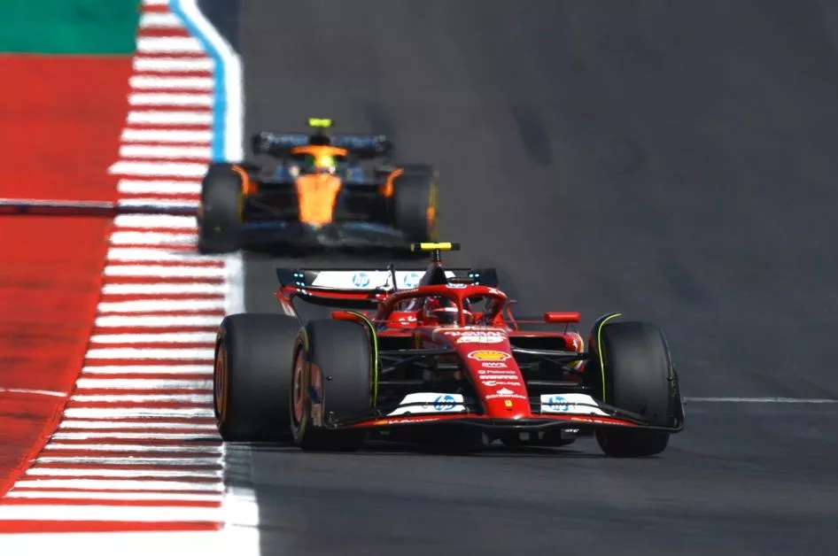 Carlos Sainz, Ferrari SF-24, Lando Norris, McLaren MCL38 