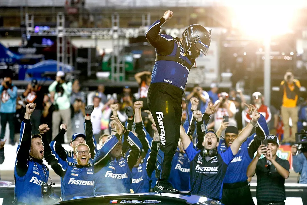 Race winner Chris Buescher, RFK Racing, Ford Mustang