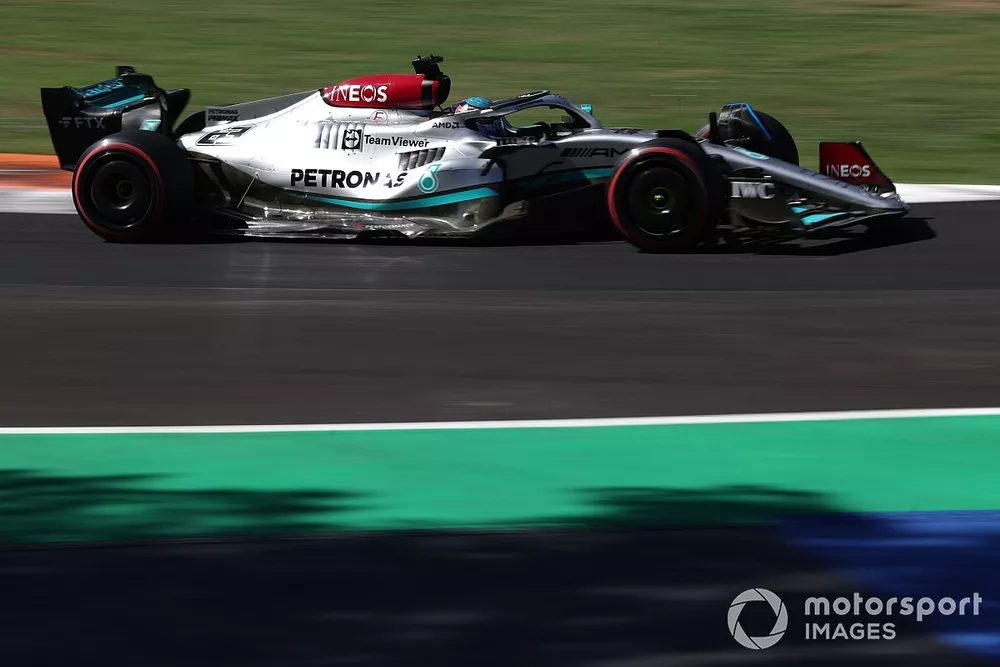 George Russell, Mercedes W13, heads to the grid