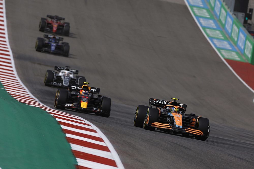 Lando Norris, McLaren MCL36, Sergio Perez, Red Bull Racing RB18, Pierre Gasly, AlphaTauri AT03