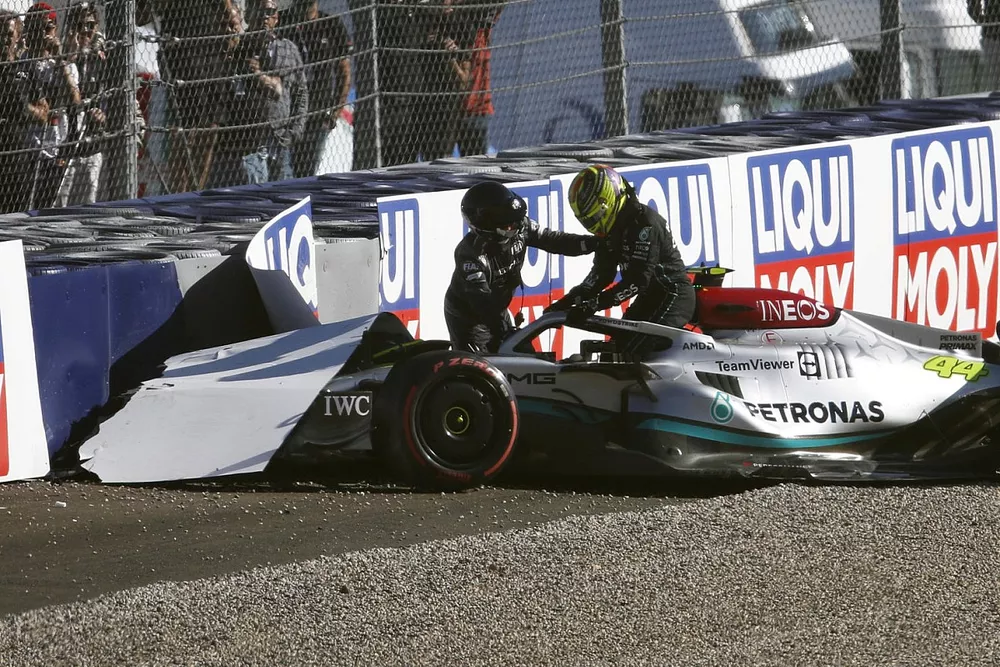 Choque de Lewis Hamilton, Mercedes W13 en la Q3