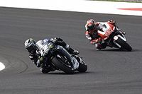 Para Vi&ntilde;ales es "extra&ntilde;o" su diferencia de ritmo entre el warm up y la carrera