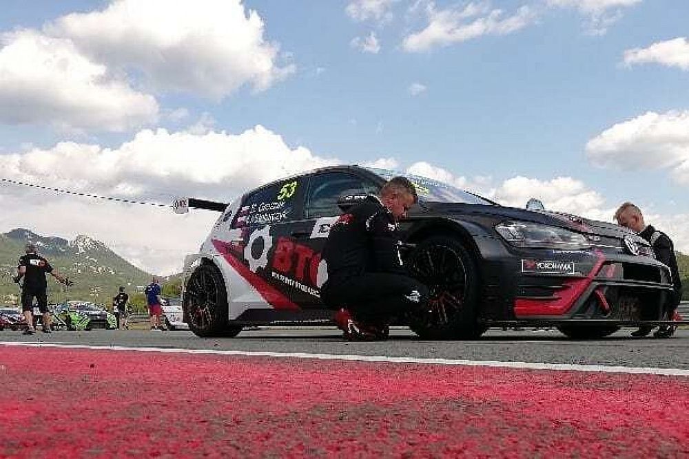 Łukasz Stolarczyk, Bartosz Groszek, Volkswagen Golf GTI TCR