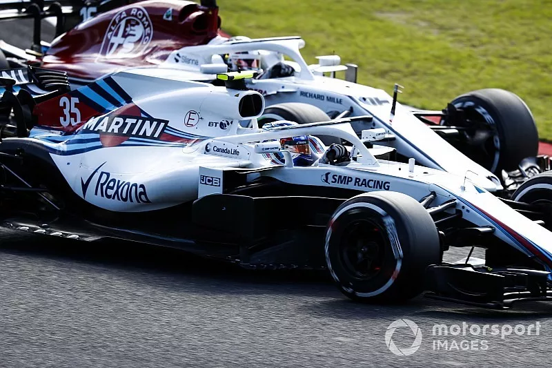 Sergey Sirotkin, Williams FW41, battles with Charles Leclerc, Sauber C37 