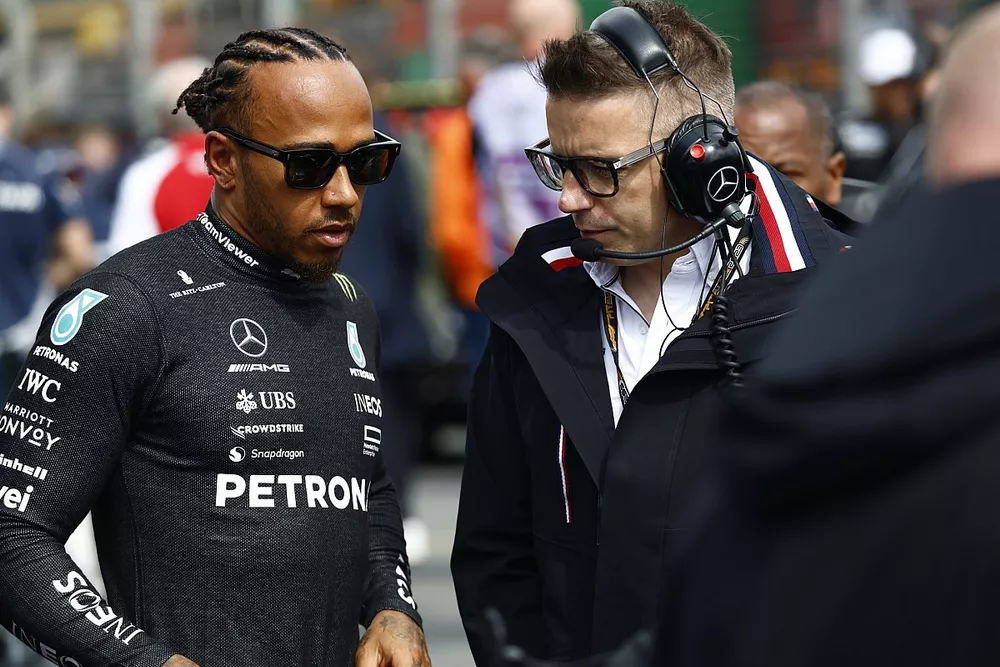 Lewis Hamilton, Mercedes-AMG, with Andrew Shovlin, Trackside Engineering Director, Mercedes-AMG