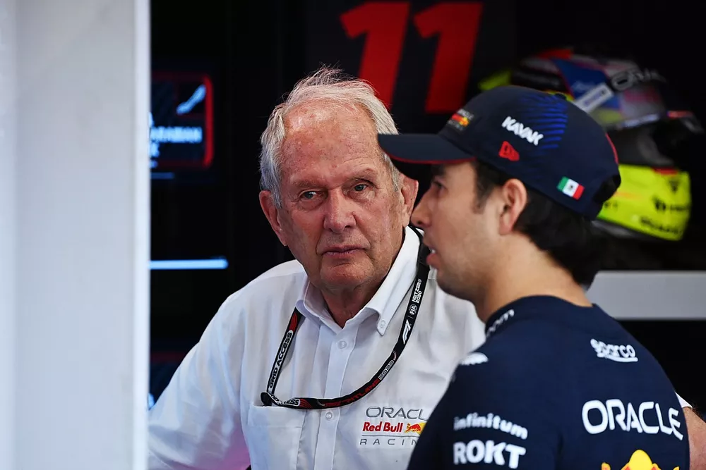 Sergio P&eacute;rez, Red Bull Racing, con Helmut Marko, Consultor, Red Bull Racing