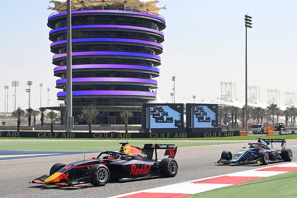 Sebastian Montoya, Hitech GP, por delante de Ido Cohen, Carlin