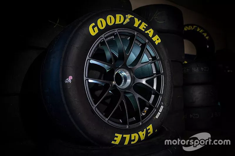 Center-lock wheel design